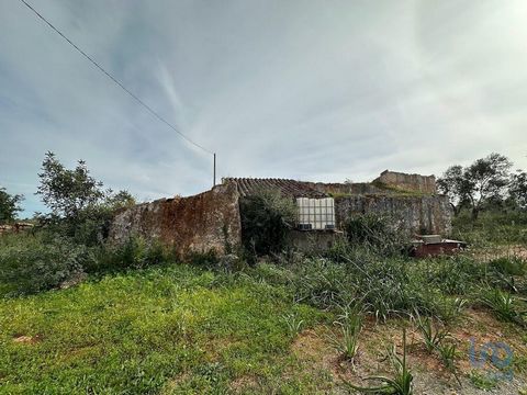 PORTUGAL - TAVIRA - SANTA MARGARIDA Terreno de 10986 m2 com ruína para construção de 200 m² no sítio do Barranco da Nora no concelho de Tavira, localizado em local muito sossegado. O terreno onde se encontra a ruína é totalmente vedado e plano, tem 3...