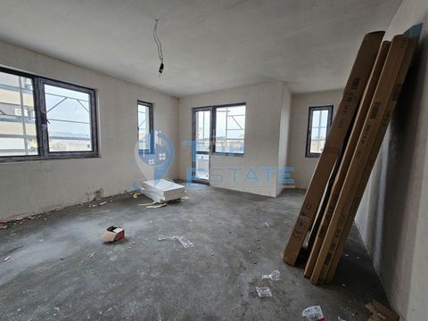 Top Estate Real Estate offers you a one-bedroom brick apartment in a new building in Zona B district, Veliko Tarnovo. The apartment is located in a gated complex on the fourth floor of a six-storey building, in a newly built brick building. The prope...