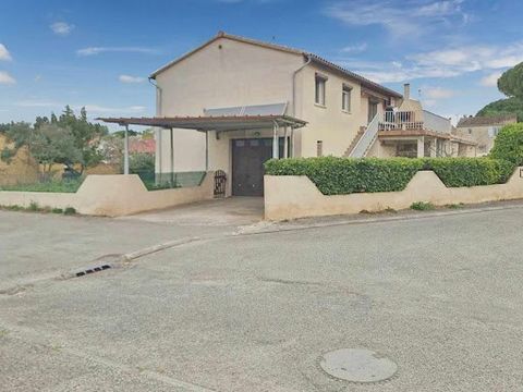 Carcassonne, area close to amenities on foot, beautiful traditional 3-sided house very well maintained on enclosed grounds. The property offers a beautiful bright living room opening onto a large terrace with barbecue, a fitted kitchen, 3 bedrooms, s...