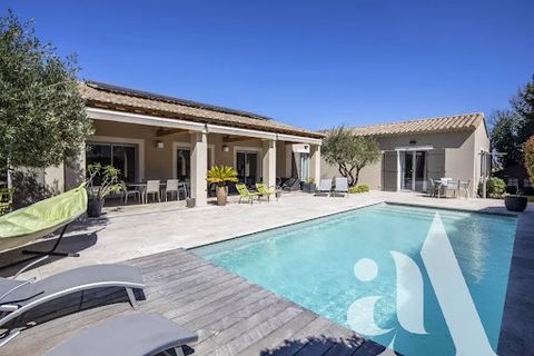 Recent architect's contemporary house on one level in a quiet residential area, less than 10 minutes from the city center of Saint Rémy de Provence on foot. Built on an enclosed garden of around 1000 m², this comfortable and bright house of around 22...