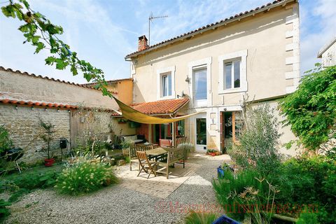This 5bed/2bath stone house is found in the heart of a riverside town with shops, school and medical centre. Ecological heating via a pellet stove with back boiler for the central heating system and thermodynamic water heater. Lovely courtyard with c...