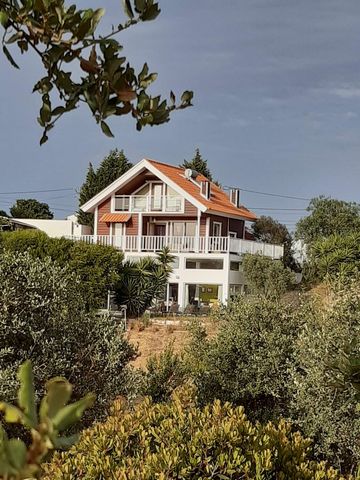 Quinta Essência, located in a scenic area surrounded by nature, offers tranquility and isolation without compromising its proximity to the villages of Maceira and Vimeiro (10 minutes on foot) and the cities of Torres Vedras (15km) and Lisbon (50km) ....