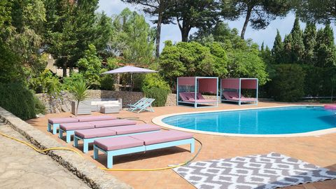 The Quinta has 2 completely independent and private Chalets - Chalet Azul & Chalet Menta – located amid Sintra-Cascais Natural Park. Surrounded by nature and tranquillity, with transport at the doorstep and excellent access, close to all kinds of ser...