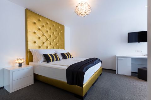 B Gold Luxury rooms B&B provides rooms in Split. This 4-star bed and breakfast offers room service and free WiFi. Local points of interest like the UNESCO-protected Diocletian's Palace and Bačvice Beach are reachable within 2 km and a 17-minute walk,...