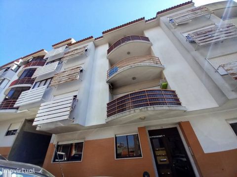 2 Bedroom Apartment with Terrace in Encosta do Sol - Amadora Selling Price: 185 000 € Location: - Encosta do Sol, a parish in the municipality of Amadora Property Highlights: - 3-room apartment on high ground floor. - Terrace with 21 m2. - High secur...