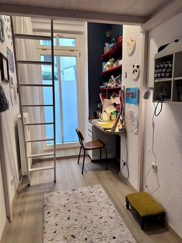Your new cozy home in the heart of Prenzlauer Berg at Helmholtzplatz. Five minutes on foot to the next tram, eight minutes on foot to the Ringbahn. It is a cozy maisonette apartment with three bedrooms, living-dining room, guest toilet, bathroom with...
