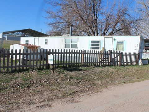 Property is close to beaches, restaurants, boat docks, campgrounds, for fishing and hunting adventures. Here is your chance to buy a 2 bedroom 1 bath mobile home 