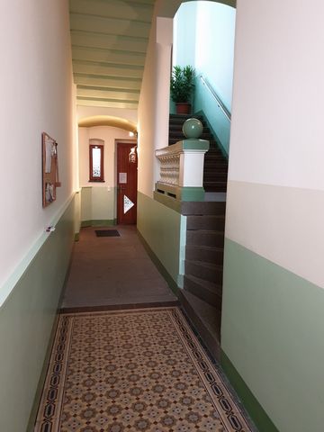 This attractive, as-new top floor apartment on the third floor is characterized by an upscale interior and can be occupied by 25.05.2024. The apartment includes an inviting living room with sleeping alcove. Please also note the garden, which is a won...