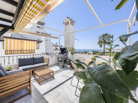Now you can get your hands on this beautifully renovated apartment located in the sought-after Colinas area in the lower part of Calahonda. With easy access to the beach, restaurants, shopping, and the motorway, this property is perfectly positioned ...