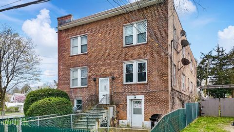 This stately brick multi-family home offers an exceptional income-generating opportunity in the desirable White Plains neighborhood. Boasting a prime corner lot location, the property features 5 spacious units, each with its own private entrance and ...
