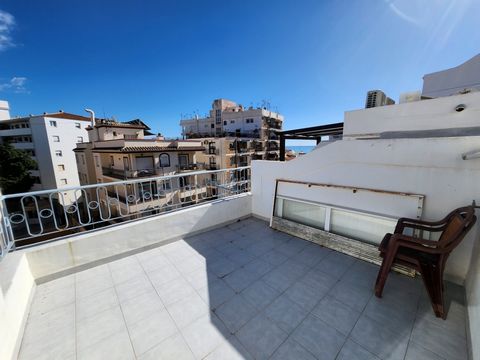 Townhouse in Nerja, with 3 bedrooms, large terraces, swimming pool and located in the Parador area, a 5-minute walk to the beach and the Balcón de Europa. The house is located in the Los Huertos de Nerja urbanization, in the Parador area, one of the ...