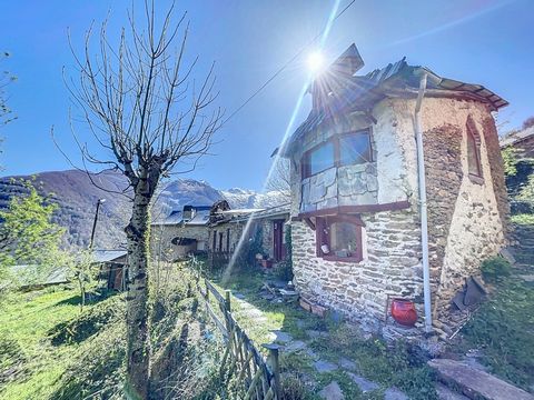 One of a kind, discover this property nestled in the heart of a mountain hamlet. With a breathtaking view, this 70 m2 house with its converted chapel will make you capsize. A large attached garage of 34 m2 can be converted and you can think even bigg...