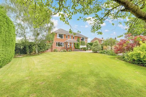 Lauderdale presents a substantial four-bedroom detached village house, meticulously maintained throughout and extending to 2572 sq.ft. The residence offers generously proportioned rooms, catering to modern and versatile family living. Its layout incl...