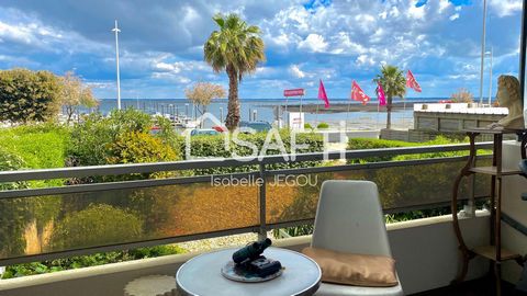 Located in the charming coastal town of Arcachon, this T3 apartment benefits from a privileged location with its view of the Arcachon Bay, and offering a very pleasant living environment. Arcachon is renowned for its gentle way of life, its fine sand...