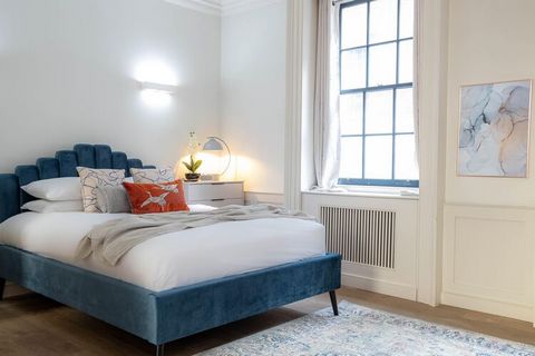 ★BOOK TODAY at Sojo Stay London★ Elevate your stay in this exquisite 3 Bedroom House with a Balcony, featuring 3 Double Beds to accommodate up to 6 guests. Relax in the living room with a cozy sofa, and make use of the fully equipped kitchen for a co...