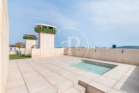 DUPLEX PENTHOUSE IN CUATRO VIENTOS WITH COMPLETE RENOVATION, BRAND NEW WITH TERRACES AND PRIVATE POOL Spectacular duplex penthouse of 614m2 built, five terraces of a total of 52m2 and a roof of 256m2, facing southeast and four winds, is located in th...