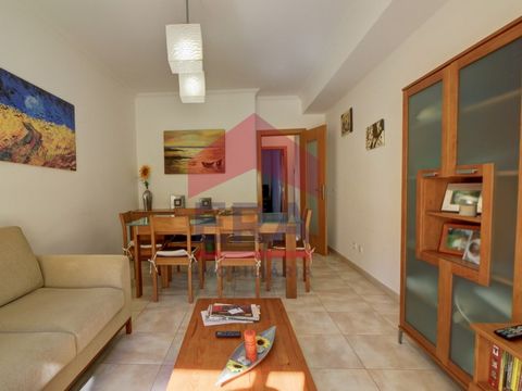 2 Bedroom apartment on Consolação beach - Peniche. At first floor level. In a building with elevator. Private parking in the basement and storage room, in the attic, with velux window. With good areas and finishes. Hallway and both bedrooms with buil...