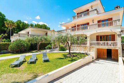 - Villa till salu på stranden i Alcudia med semesterlicens för 9 personer. Bara 50 meter från stranden i fransmännen, ett av de mest eftertraktade områdena i Puerto de Alcudia. - Denna fastighet har 343 m2 byggd på en helt inhägnad tomt på 588m2, som...