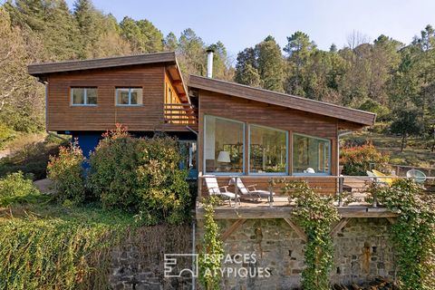 Looking for a favorite? On the heights of Anduze, in a dominant position, this house of 267m2 offers a remarkable and enchanting view of nature. This wooden house built in 2009, is nestled on nearly 3000m2 of garden, with a superb swimming pool and p...