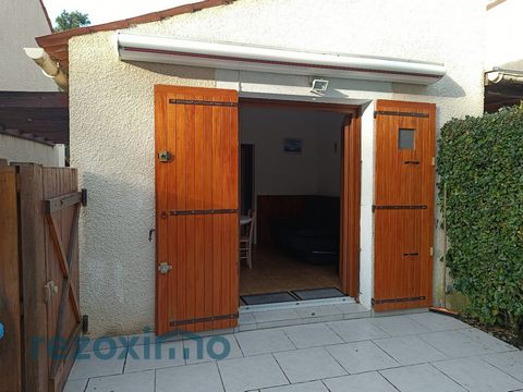 REZOXIMO offers you 100 meters from the beach this small single-storey studio or T1 type house in very good condition in St Georges de Didonne (17110) near Royan (17200) Better than an apartment, this property consists of one of an exterior terrace o...