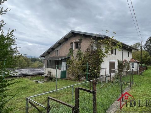 Sie werden sich in dieses Haus in einer grünen Umgebung mit einer außergewöhnlichen Aussicht verlieben. In der Stadt Fontenoy le château gelegen, kommen Sie und entdecken Sie dieses Haus, das aus einer Küche, einem Wohnzimmer, einem Büro, einem Schla...