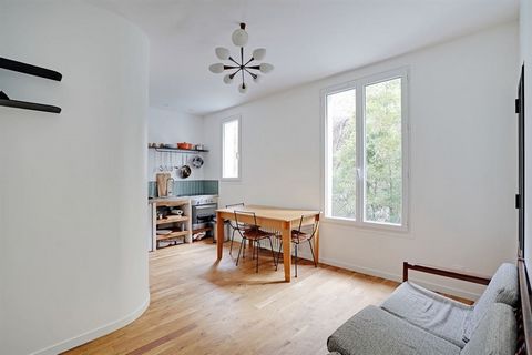 PARIS XI - Praça Gardette Fora de vista, no sossego de uma bela passagem do século 11, charmoso apartamento totalmente remodelado com bom gosto e materiais de qualidade. É composto por uma entrada, uma sala de estar com cozinha aberta, um quarto e um...