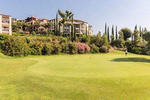 De Résidence Cap Esterel ligt op de hoogten van Saint-Raphaël, ideaal voor een vakantie vlakbij de stranden van de Middellandse Zee. Cap Esterel is opgezet als een echt dorp: bars, winkels, restaurants, groene ruimtes... U profiteert ook van gratis t...