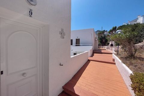 Dieses charmante Haus bietet Platz für bis zu vier Gäste in zwei geschmackvoll eingerichteten Schlafzimmern und bietet eine großzügige Raumaufteilung von 70 m². Mit Blick auf das Wasser und die Berge bietet das Anwesen eine entspannte Atmosphäre und ...