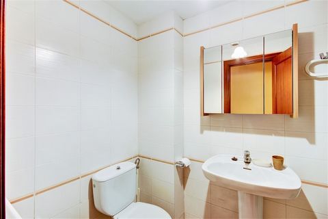 Benvingut a aquest acollidor apartament a Roses / Roses, una destinació perfecta per a unes vacances relaxants. Aquest encantador allotjament de 1 dormitori té capacitat per a 4 persones i ofereix comoditats per assegurar una estada agradable, 40 m² ...