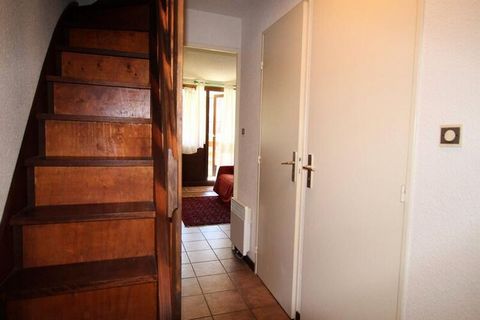 In de Ferme d'Augustin, mooi appartement van 50 m² voor 6 personen Het appartement is verdeeld over 2 verdiepingen. Op de begane grond vindt u: -een slaapkamer met een tweepersoonsbed van 140 cm. -de toiletten -een badkamer met ligbad -een woonkamer ...