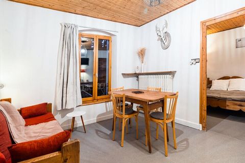 Dieses gemütliche Apartment in Serre Chevalier - Chantemerle bietet einen perfekten Rückzugsort für eine kleine Gruppe oder Familie und bietet Platz für bis zu 4 Gäste. Die Unterkunft verfügt über einen gemütlichen Wohnbereich mit einem Schlafsofa un...