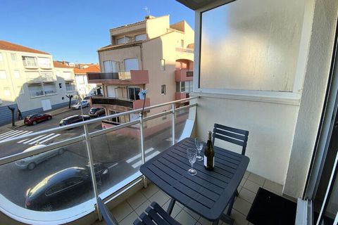 Au cœur du quartier des Présidents, à proximité de sa plage et de ses commerces, pour vos vacances ou vos week-end, profitez de cet agréable appartement de type 2 situé au 2ème étage d'une résidence avec ascenseur. Il se compose d'une entrée, d'une p...