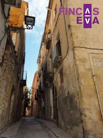 Fincas Eva pesenta este edificio de uso mixto totalmente a reformar, se encuentra en una ubicación inmejorable en el corazón del centro histórico de Tarragona, en la parte histórica Alta. A tan solo dos minutos de la majestuosa Catedral de Tarragona,...