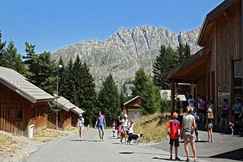 Résidence Odalys l'Orée des Pistes**** znajduje się na wzgórzach kurortu Superdévoluy w Alpach Południowych, pomiędzy Grenoble i Gap. Luksusowa rezydencja o wyrafinowanym komforcie, położona zaledwie 600 m od centrum kurortu i sklepów. Podczas wakacj...