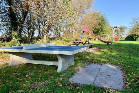 De eigenaren van Zeewaard 14 hebben er een moderne en smaakvol ingericht vakantiehuis van gemaakt. De bungalow ligt op het verkeersvrije park Zeewaard. Het huis is geschikt voor 6 personen. De tuin is fantastisch, er is een overkapping en de tuin is ...