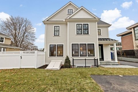 The Residences at 32 Kingsbury St, offering two-attached homes located in the premier Linden Square neighborhood of Wellesley. This stunning new construction townhome boasts over 3,200sf of living area with 4+bedrooms & 4.5 baths on 3 levels. Enjoy t...