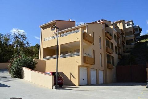 This pleasant, newly built apartment, located in a residence with an elevator and secure private parking, offers a comfortable stay near Elmes beach. It features two bedrooms, each with a double bed (160x200cm), accommodating up to four guests. Pets ...