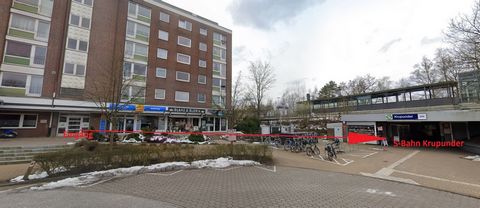 2-Zimmer Wohnung in perfekter Zentraler Lage zur S-Bahn Station Krupunder Die Rolltreppe zum Bahnsteig der S-Bahn-Station Krupunder befindet sich nur 50min vom Hauseingang entfernt Aktuell sind beide Zimmer ab 01.02.2025 frei und können möbliert oder...