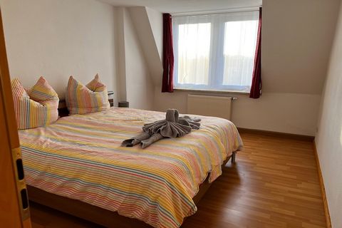 This spacious two-floor holiday apartment in the lively city of Zwickau and is the perfect retreat for your city break or business trip. Situated on the third floor of a well-maintained building, the apartment combines modern design with maximum comf...