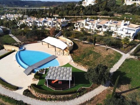 Deal Homes presents: Townhouse, in a private condominium with garden and swimming pool, with an excellent location next to the retail park of Alcantarilha and close to the International School of the Algarve. This property features: - 3 bedrooms with...