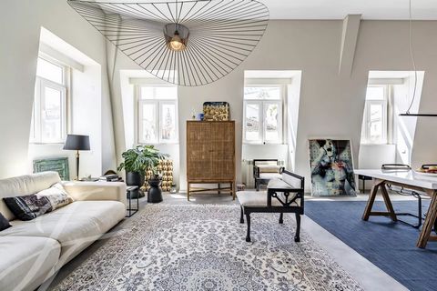 Exceptional apartment | 5 bedrooms | 303m2 | Renovated | Terrasse | Elevator | Garage | Estrela - Lapa Discover pure elegance in the heart of Lisbon with this charming 303 m2 duplex apartment with stunning views located in a renovated building just a...