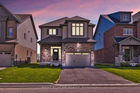 Nestled in the heart of Collingwood, Ontario, this 1800 Sq Ft home offers modern luxury and cozy comfort. Boasting three bedrooms and three bathrooms, including a master ensuite designed for indulgence, this property is a sanctuary of style. Step int...