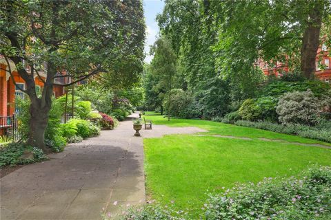 Un apartamento con jardín de dos dormitorios y dos baños bellamente presentado.