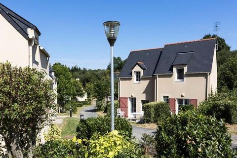 Op het kruispunt van de meest prestigieuze plaatsen in Bretagne verwelkomt La Résidence Odalys Domaine de L'Emeraude u in een van de kleine huizen verdeeld in eilandjes op 500 meter van Tronchet, een charmant klein dorpje gelegen in het achterland va...