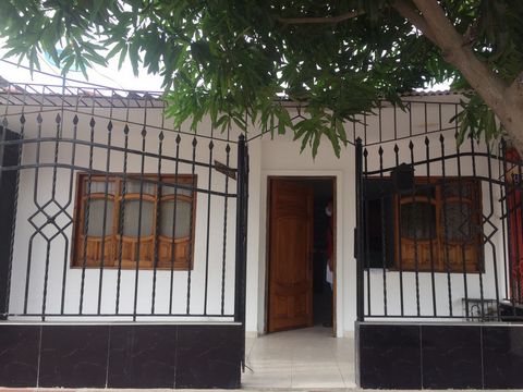 House for sale in excellent condition located in the Villa Muvdi neighborhood of Soledad Atlántico, consists of a large and barred terrace, living room, dining room, kitchen with built-in stove and hood, 3 bedrooms with closet, 1 bathroom, patio. Due...