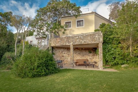 Una moderna y comfortable casa en el campo, en el pueblo de Betis, entre Punta Paloma y Bolonia en el centro del parque natural. En la planta baja se encuentra el salón con una cocina grande con comedor. Frente del salón hay una terraza grande y esca...