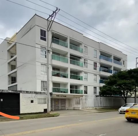 APARTAMENTO EN VENTA SUR DE CALI BARRIO EL REFUGIO UNIDAD RESIDENCIAL KOLIBRÍ DEL REFUGIO, 73 m², en PRIMER PISO, consta de sala comedor, balcón, cocina integral, zona de oficios, tres habitaciones, baño social y baño privado, cuenta con 2 (dos ) par...