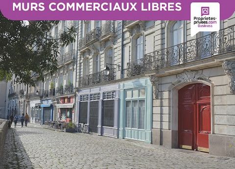 Claude CHODOT vous propose à la vente, ou à la location, ces murs « tous commerces sauf restauration », au coeur même de la zone touristique de la vieille ville. L'emplacement est exceptionnel, en zone piétonne, à deux pas du parking de la montagne v...