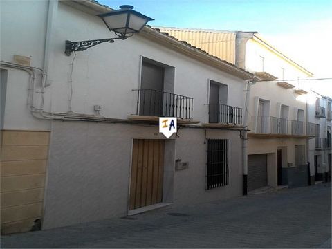 This 197m2 build, 3 bedroom, 2 bathroom townhouse is situated in the popular historical city of Alcala la Real in the south of Jaen province in Andalucia, Spain. Located close to the city centre with on road parking right outside, you enter the prope...