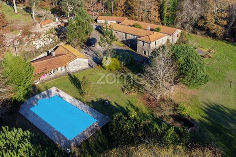 Identificação do imóvel: ZMPT573446 Exclusive Quinta for Sale in Vila Nova de Cerveira If you are looking for a haven of tranquility and elegance in the heart of Minho, this is the perfect property for you. We present a magnificent Quinta in Vila Nov...